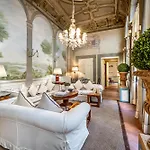 Yid Bargello Luxury Suite